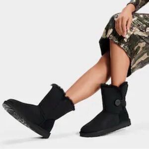UGG BAILEY BUTTON 1016226 WOMAN’S BOOTS 100% AUTHENTIC BLACK SIZE 6